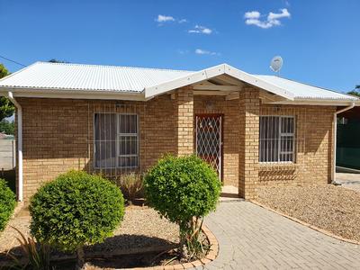 Townhouse For Rent in Prince Alfred Hamlet, Prince Alfred Hamlet