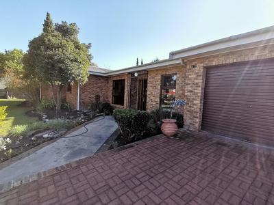 House For Sale in Prince Alfred Hamlet, Prince Alfred Hamlet